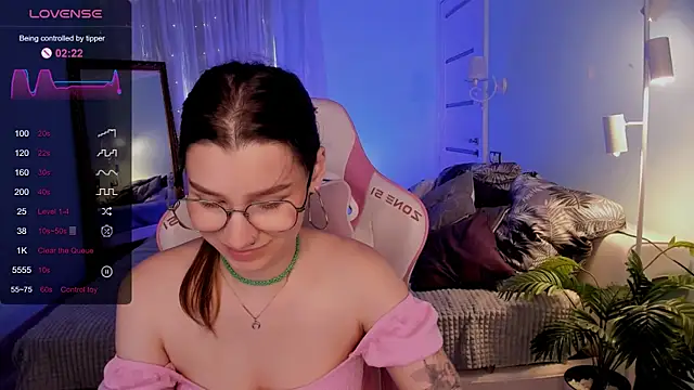 LinaBlossom  online show from July 5, 2026, 4:19 am