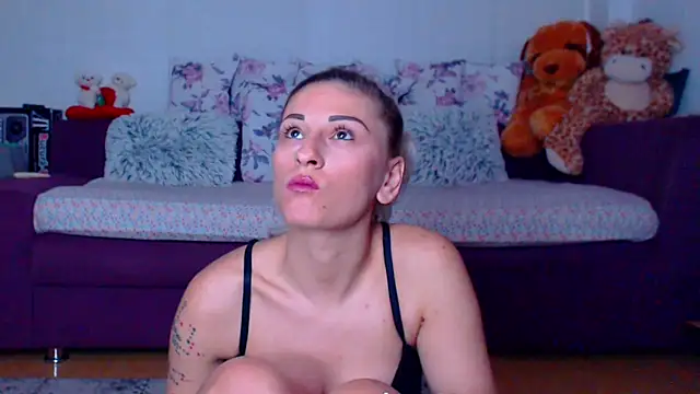 Snapshot of CassieSpell chatting on February 3, 2026, 9:42 pm CassieSpell online show from February 3, 2026, 9:42 pm