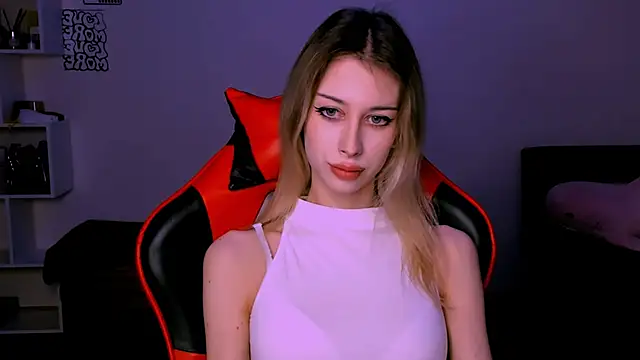 Snapshot of Lori_lolii chatting on October 17, 2025, 5:59 pm Lori lolii online show from October 17, 2025, 5:59 pm