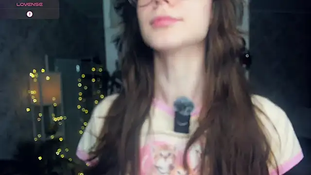 ReneeLippeatt online show from December 18, 2025, 7:18 pm