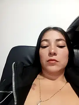 Snapshot of _Luna-1 chatting on October 1, 2025, 1:04 pm Luna-1 online show from October 1, 2025, 1:04 pm