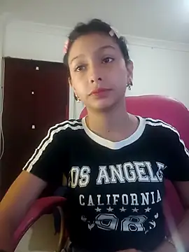 xoxo milk online show from November 10, 2025, 4:23 pm