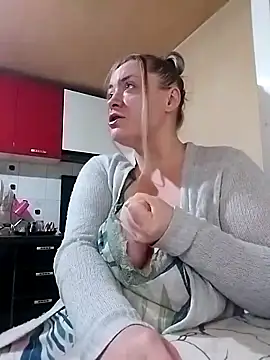 Mommygetnaughty online show from December 5, 2025, 9:12 pm