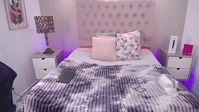 Snapshot of EmilyCley chatting on December 5, 2025, 4:33 am EmilyCley online show from December 5, 2025, 4:33 am