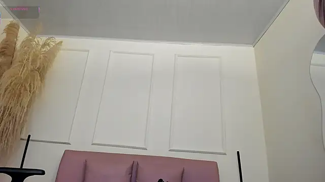 emiilyy cute online show from October 15, 2025, 12:24 pm