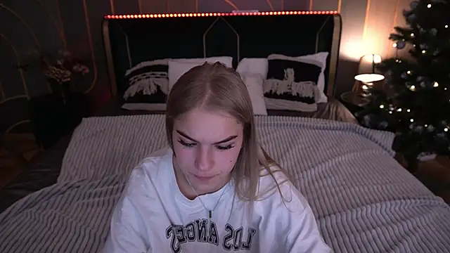 AlinaLiii online show from January 12, 2026, 3:02 am