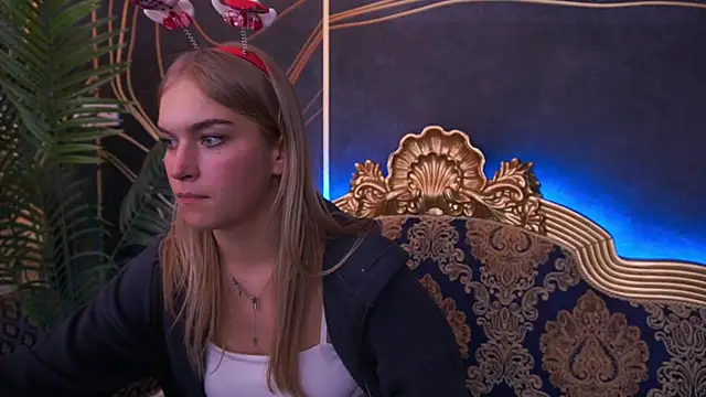 AlinaLiii online show from December 4, 2025, 8:52 pm