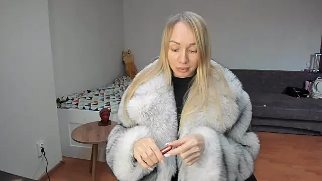 Snapshot of AlisiaCat chatting on April 26, 2026, 12:57 pm AlisiaCat online show from April 26, 2026, 12:57 pm