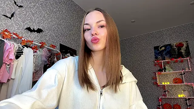 SofiaSmiles online show from October 22, 2025, 6:35 am