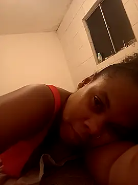 PrettahSantos online show from December 17, 2025, 12:43 pm