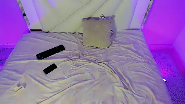 Snapshot of Isabela_saenz chatting on September 30, 2025, 5:02 am Isabela saenz online show from September 30, 2025, 5:02 am