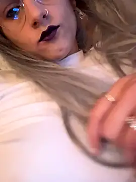 HotLenaX online show from November 6, 2025, 4:00 pm