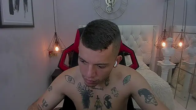 wildthor26 online show from October 7, 2025, 4:35 am