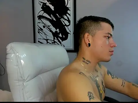 wildthor26 online show from October 1, 2025, 4:50 am