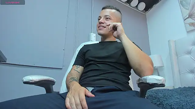 wildthor26 online show from February 13, 2026, 4:01 am