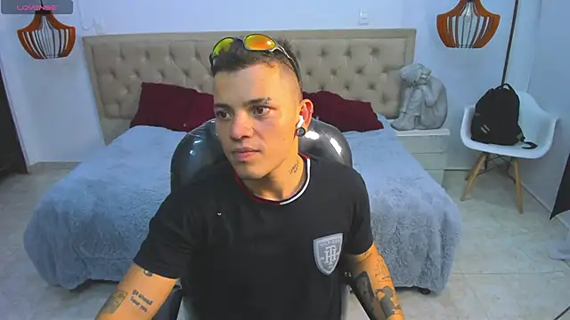 wildthor26 online show from February 7, 2026, 3:25 am