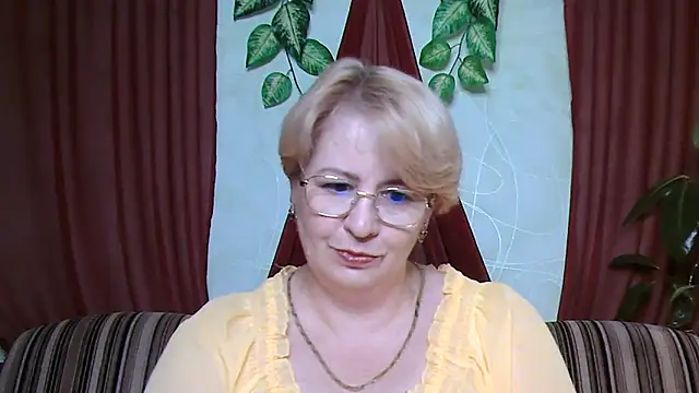 Snapshot of Selena-Velvet chatting on October 17, 2025, 12:51 pm Selena-Velvet online show from October 17, 2025, 12:51 pm