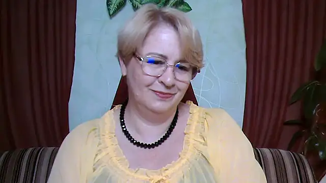 Snapshot of Selena-Velvet chatting on October 8, 2025, 12:28 pm Selena-Velvet online show from October 8, 2025, 12:28 pm