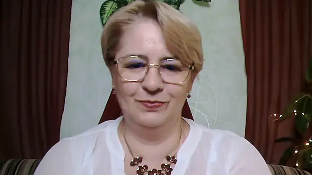 Snapshot of Selena-Velvet chatting on October 3, 2025, 12:28 pm Selena-Velvet online show from October 3, 2025, 12:28 pm