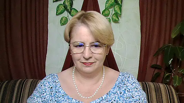 Snapshot of Selena-Velvet chatting on October 16, 2025, 12:57 pm Selena-Velvet online show from October 16, 2025, 12:57 pm