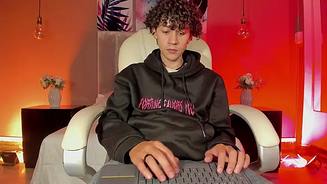 Helios Obscuro online show from November 9, 2025, 3:10 am