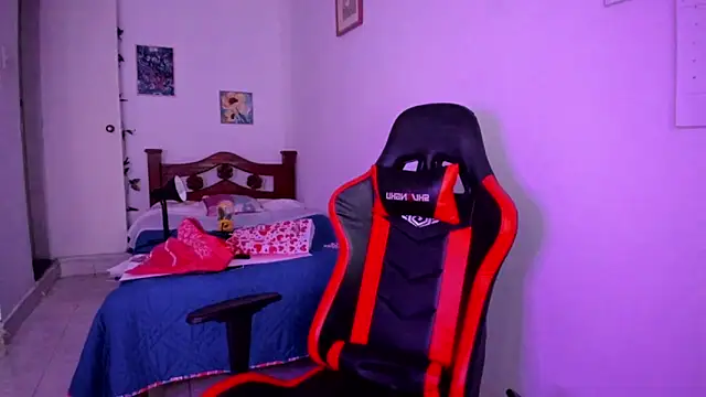 Snapshot of SophieLAmour chatting on November 6, 2025, 2:37 am SophieLAmour online show from November 6, 2025, 2:37 am