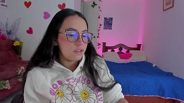 Snapshot of SophieLAmour chatting on September 22, 2025, 10:27 pm SophieLAmour online show from September 22, 2025, 10:27 pm