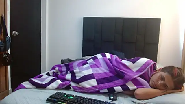 Carlandelli1 online show from November 12, 2025, 4:22 pm