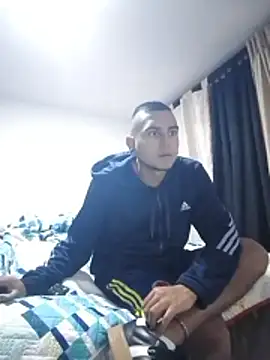 Snapshot of Carlandelli1 chatting on February 10, 2026, 2:43 am Carlandelli1 online show from February 10, 2026, 2:43 am