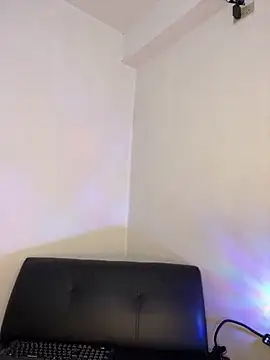 merlinasuarez online show from October 20, 2025, 6:41 pm