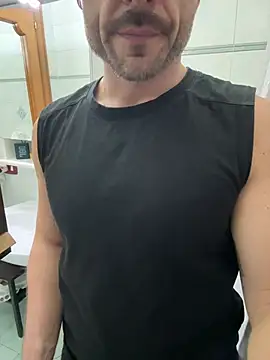 giovan2020 online show from February 12, 2026, 10:42 pm