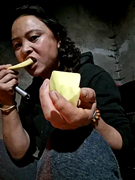 xuxulovezz online show from March 7, 2026, 12:28 am