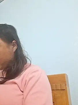 xuxulovezz online show from January 12, 2026, 1:07 pm