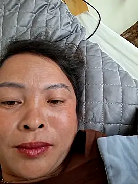 xuxulovezz online show from November 18, 2025, 1:54 am