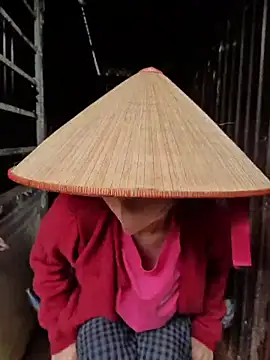 Helen-Tran online show from November 23, 2025, 1:26 am