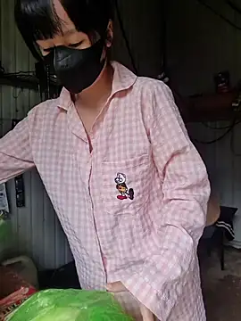 Helen-Tran online show from November 20, 2025, 2:34 am