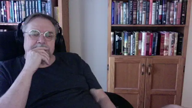 Vinyl22xh online show from April 3, 2026, 9:32 pm