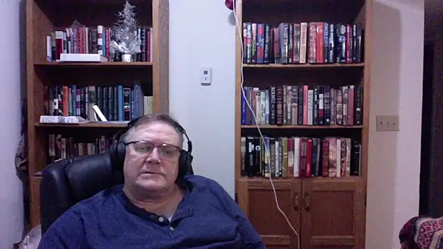 Vinyl22xh online show from June 30, 2026, 2:00 am