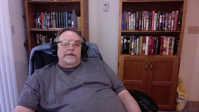 Vinyl22xh online show from April 16, 2026, 12:22 am