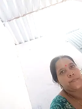 Snapshot of reya743 chatting on October 7, 2025, 8:37 am reya743 online show from October 7, 2025, 8:37 am