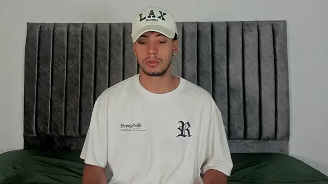 Snapshot of aroncooper1 chatting on October 7, 2025, 11:33 am aroncooper1 online show from October 7, 2025, 11:33 am