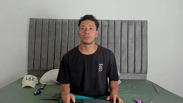 Snapshot of aroncooper1 chatting on October 4, 2025, 11:23 am aroncooper1 online show from October 4, 2025, 11:23 am