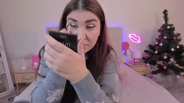 TrishaDarks online show from December 20, 2025, 6:49 am