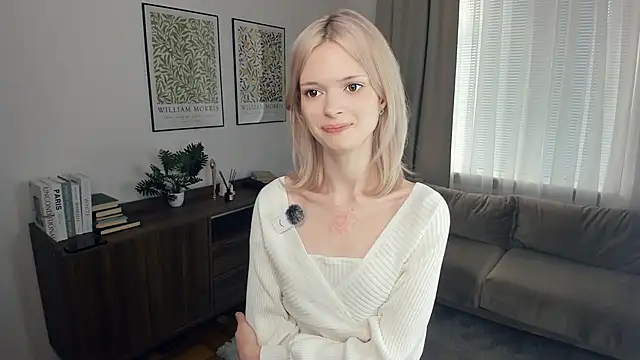Snapshot of LaureMestler chatting on September 30, 2025, 9:04 am LaureMestler online show from September 30, 2025, 9:04 am