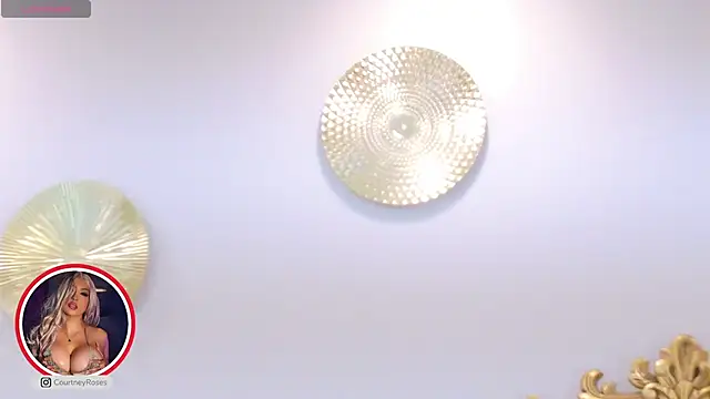 CourtneyRoses online show from November 12, 2025, 1:48 pm