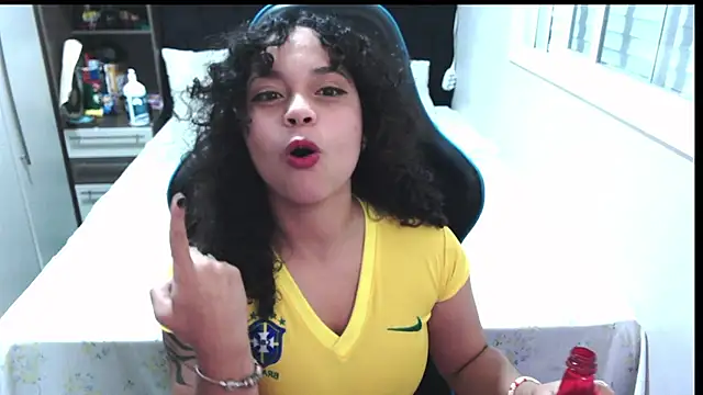 sweetamy326 online show from June 19, 2026, 10:04 pm