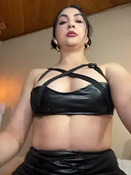 LlianneDiamond1 online show from July 24, 2026, 2:46 pm