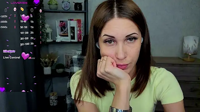 Snapshot of DreamVelour chatting on February 12, 2026, 5:56 pm DreamVelour online show from February 12, 2026, 5:56 pm