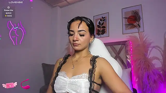 akira 09  online show from November 3, 2025, 12:31 pm