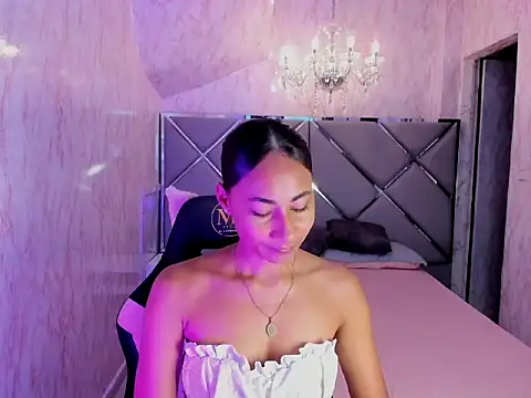 Snapshot of Nia_imanni chatting on October 3, 2025, 7:37 pm Nia imanni online show from October 3, 2025, 7:37 pm